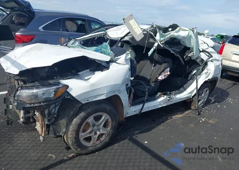 2022 Jeep Compass Sport из США, поврежденный, VIN 3C4NJCAB9NT179931